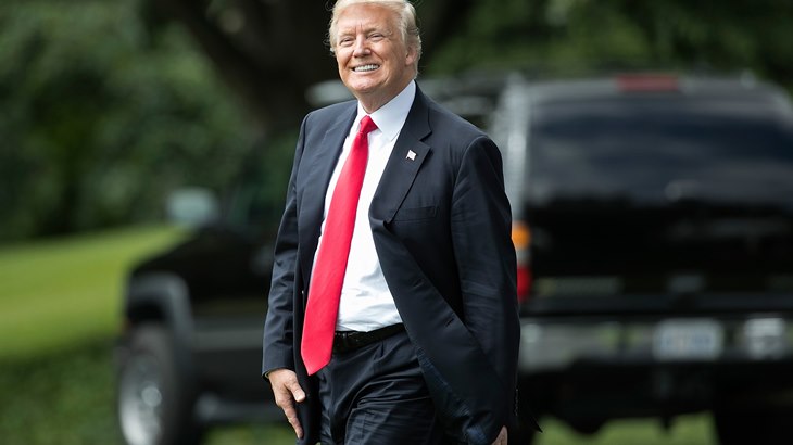Donald Trump Bikin Pusing Editor