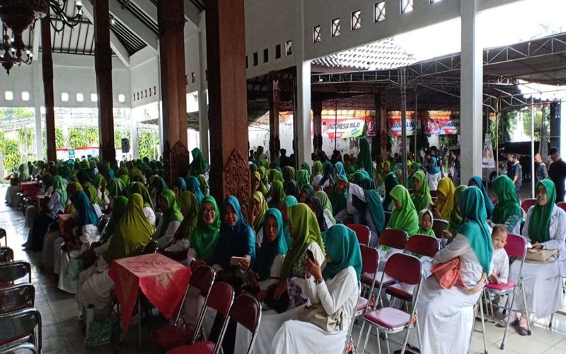 Ratuasan emak-emak NU menyatakan mendukung Pasangan Capres-Cawapres Nomor Urut 01