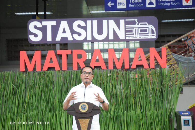 Menteri Perhubungan (Menhub) Budi Karya Sumadi saat menghadiri soft launching pengoperasian Stasiun Matraman Jakarta, pada Minggu (19/6). (Kemenhub)