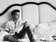 Menari Sendiri, Charlie Puth Lepas di Video How Long