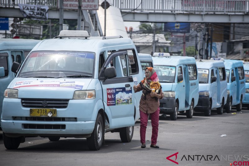 PKS Usul Angkot Khusus Laki dan Perempuan