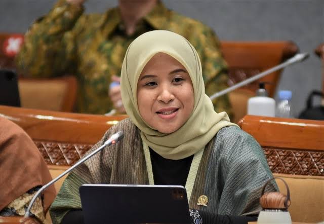 Naiknya Biaya UKT Mahasiswa, DPR Ragu Indonesia Emas 2045 Terwujud