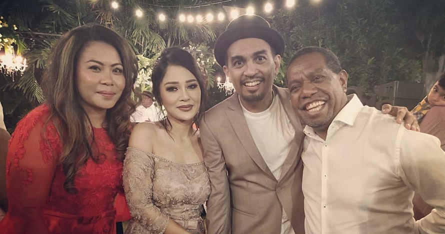 Edo Kondologit pada pernikahan Glenn. (Foto: akurat.co)