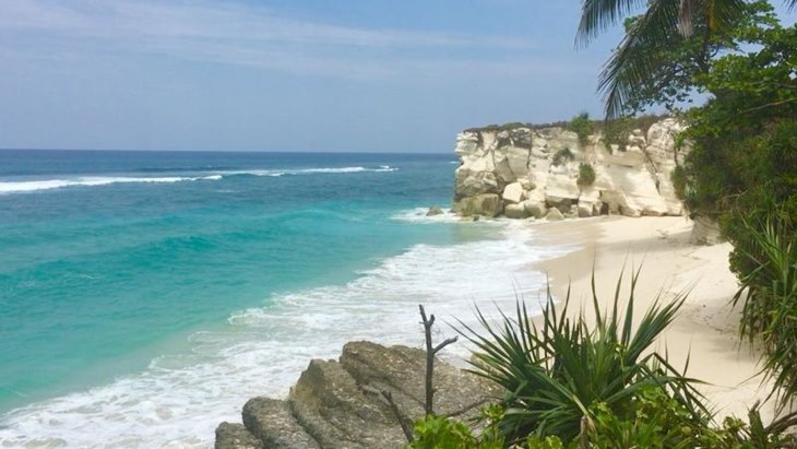 Pantai Watubela, Sepotong Surga di Sumba Barat