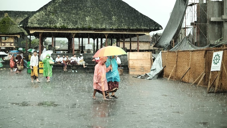 Hujan Lebat dan Banjir jadi Berkah untuk Bolos Sekolah