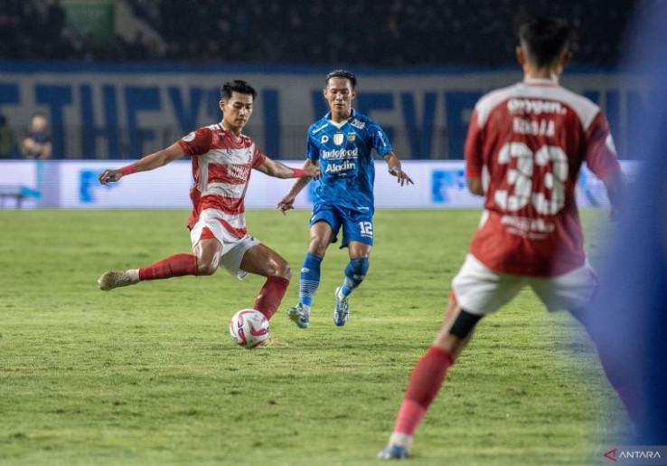 Persebaya Kontrak Malik Risaldi Dua Musim