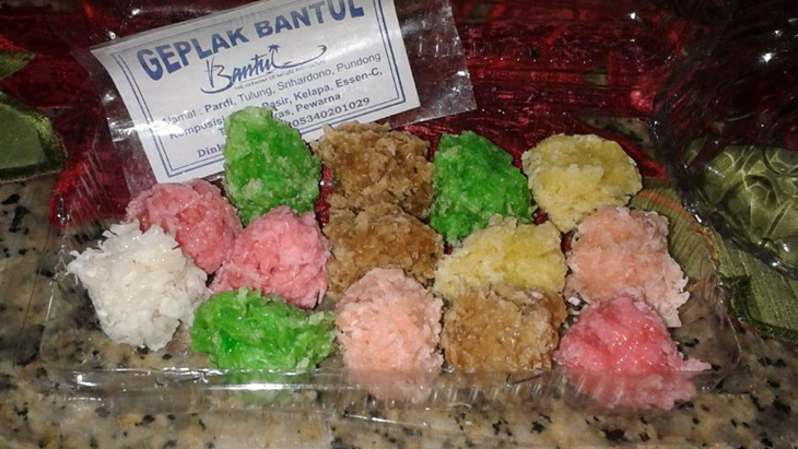 Geplak Si Kue Warna-warni yang Menantang Selera