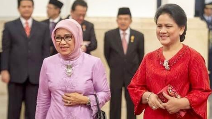 Mufidah Kalla dan Beberapa Istri Menteri Kunjungi Kampung Kanekes Baduy