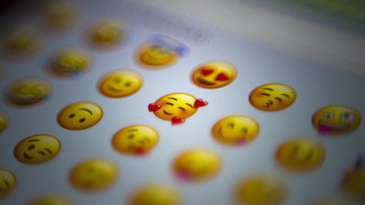 Stiker dan Emoji Jadikan Percakapan Daring Makin Spesial