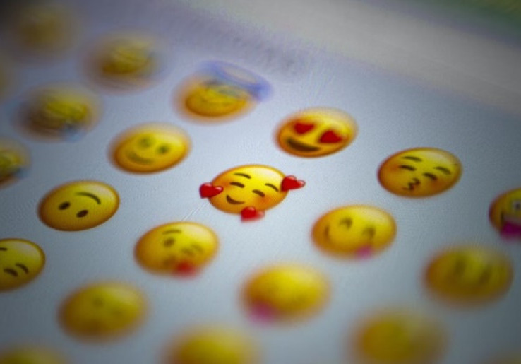 Stiker dan Emoji Jadikan Percakapan Daring Makin Spesial