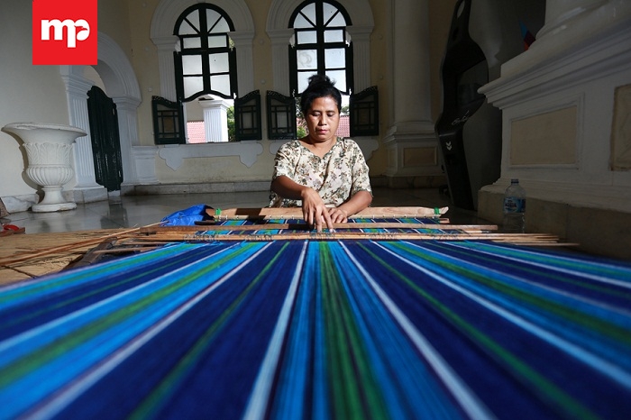 Pesona Lio Flores dalam Pameran Tenun Ikat