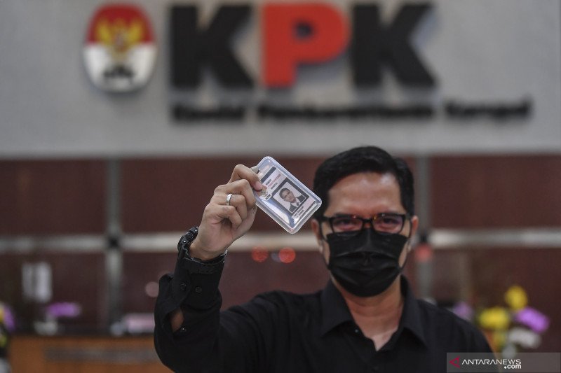 Tegak Kepala Febri Diansyah Tinggalkan KPK