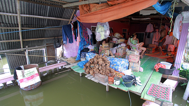 BPBD Bagikan Makanan Bagi Korban Banjir