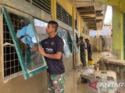 TNI Bersihkan 19 Sekolah Terdampak Banjir di Aceh Tamiang