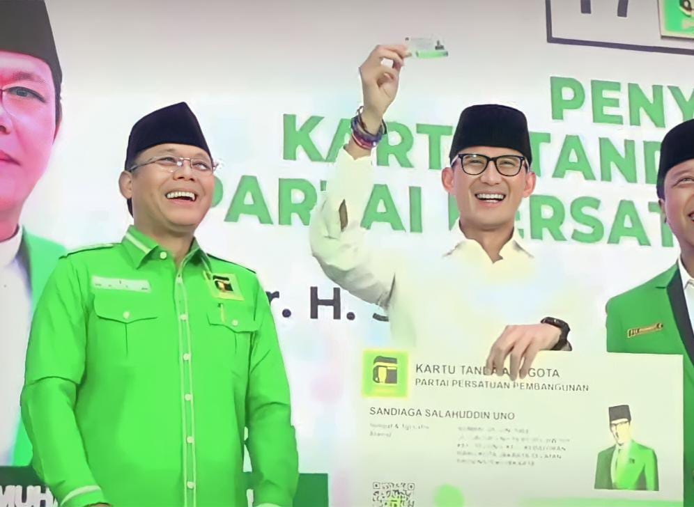 Sandiaga Uno Resmi Jadi Kader Setelah Terima KTA dan Jaket PPP