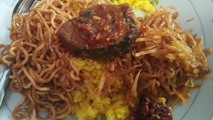 Nasi Kuning Ikang Telur, Wajib Coba ketika Berkunjung Malut