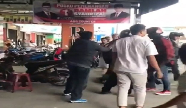Insiden pengeroyokan dua anggota TNI oleh anggota klub Harley Davidson di Bukittinggi, Sumatera Barat. Foto: Istimewa