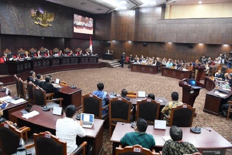 Suasana sidang MK pada Rabu malam