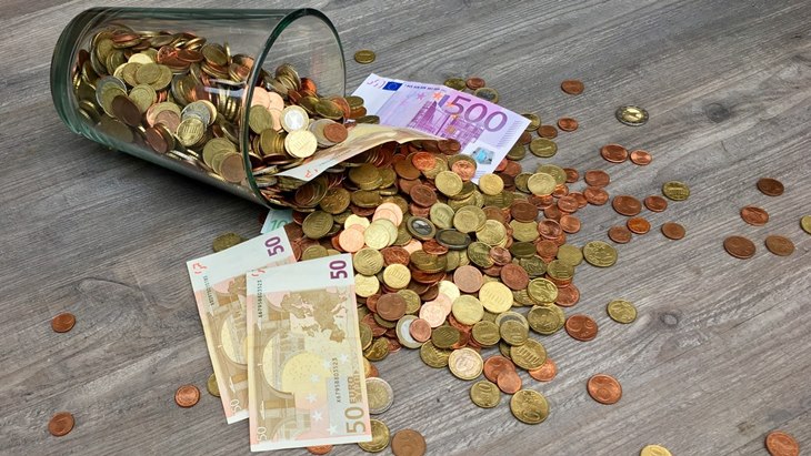 Swedia Mengimbau Warganya Menyimpan Uang Tunai