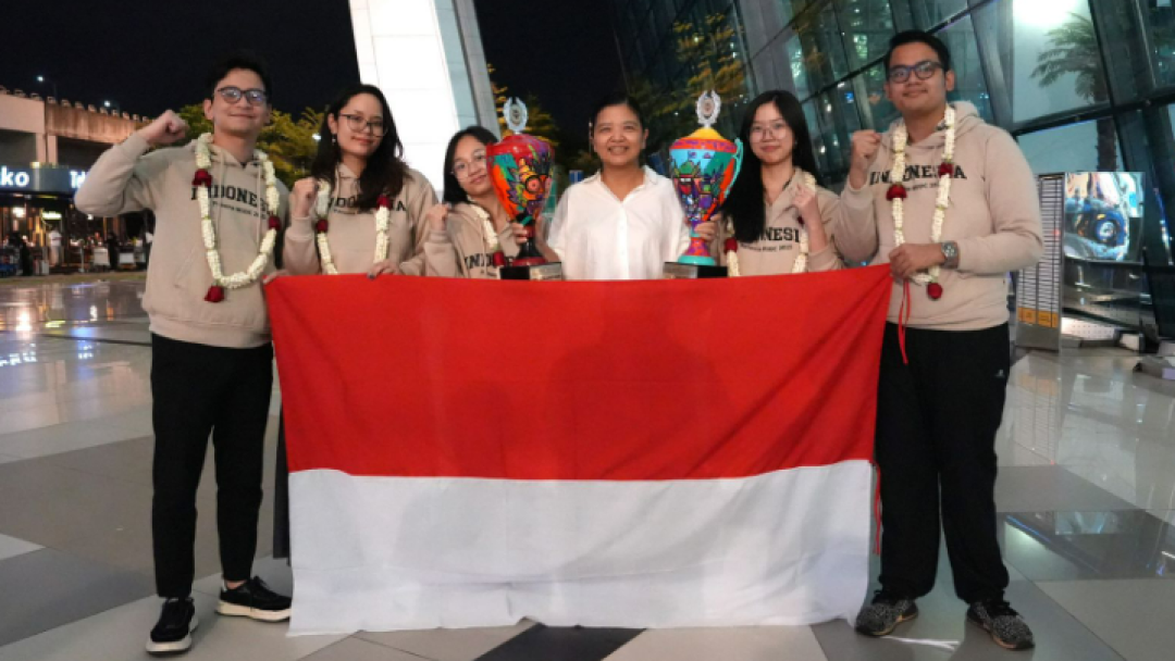 Tim Indonesia Raih Dua Penghargaan World Universities Debating Championship di Panama, Bersaing dengan Ratusan Tim dari Puluhan Negara