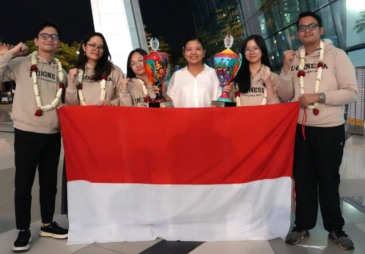 Tim Indonesia Raih Dua Penghargaan World Universities Debating Championship di Panama, Bersaing dengan Ratusan Tim dari Puluhan Negara