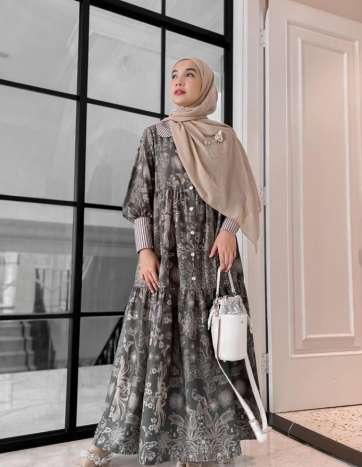 Chic vintage sangat manis ala Zaskia Sungkar. (Foto: Instagram/@zaskiasungkar15)
