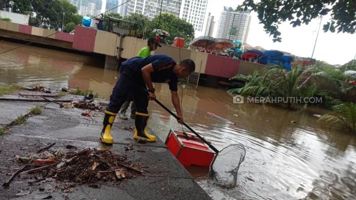 Tak Kunjung Surut, Underpass Kemayoran Masih Terendam Air Setinggi 5 Meter