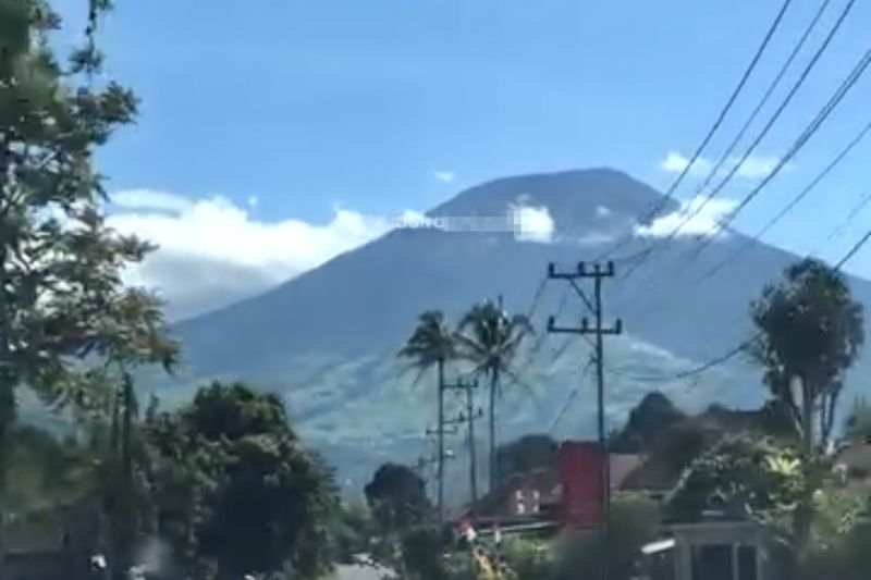 Gunung Dempo di Sumsel Erupsi, Kolom Abu Vulkanik Setinggi 3,5 Km
