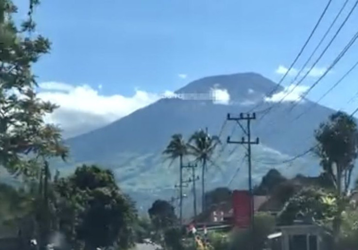 Gunung Dempo di Sumsel Erupsi, Kolom Abu Vulkanik Setinggi 3,5 Km
