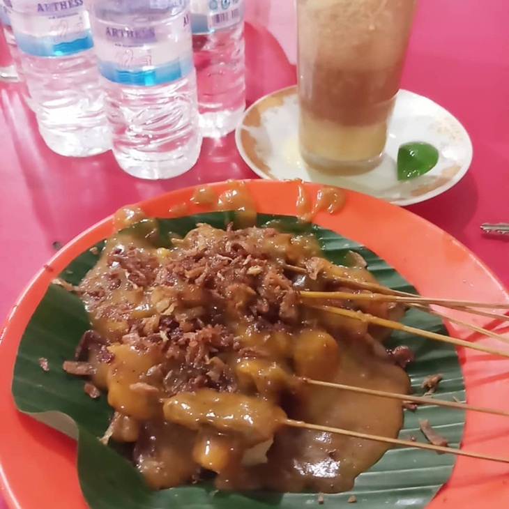 Sate Eddy di Jalan Abujani, Jambi. (Foto: instagram.com/saptadyraharja)