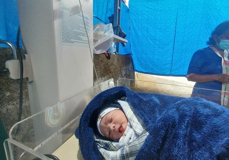 Bawa Kebahagiaan, Dua Bayi Lahir di Tengah Tanggap Darurat Bencana Gempa Manggarai