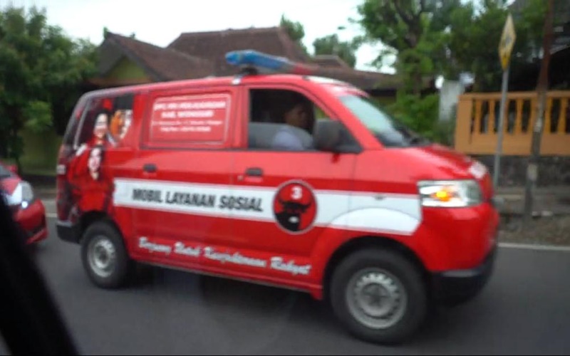  Keluar dari Wonogiri Sandiaga Uno Dikawal Tujuh Mobil Branding PDI Perjuangan 