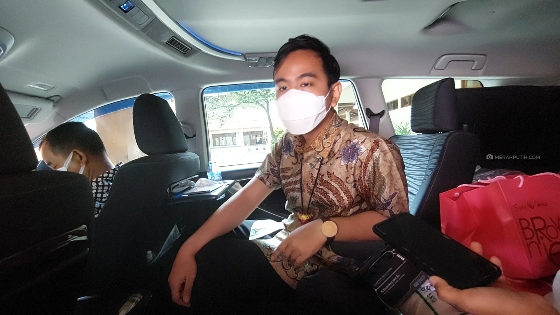 Gibran Minta Sopir BST yang Genit ke Penumpang Dipecat