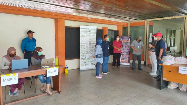 Universitas Gadjah Mada Yogyakarta menyalurkan logistik makanan untuk para mahasiswanya yang kurang mampu. (Foto: MP/Humas UGM)