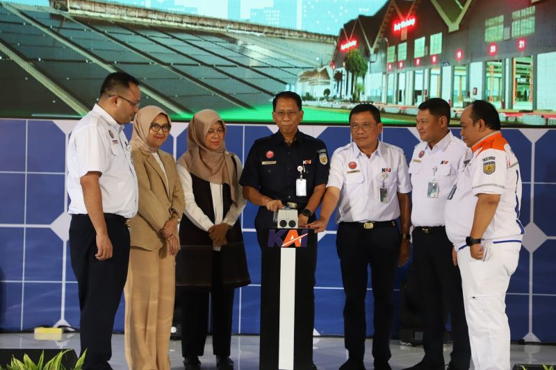 40 Stasiun Kereta Api Dilengkapi PLTS