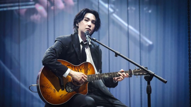 Tengah Wamil, Suga BTS Tampil dalam Kampanye Terbaru Valentino