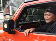  Dikritik Karena Beli Mobil Dinas Miliaran Rupiah, Bupati Karanganyar Pamer Jeep di DPRD