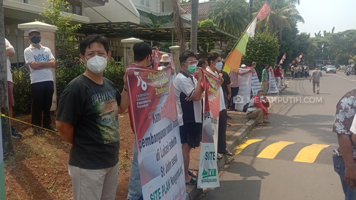 Anies Didemo Warga TVM ketika Peletakan Batu Pertama Masjid At-Tabayyun