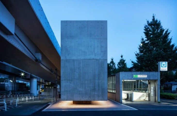 Toilet Balok Beton Mengapung Eksentrik Hadir di Jepang