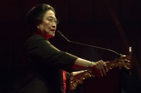 Dilema PDIP Meminang Puan atau Ganjar