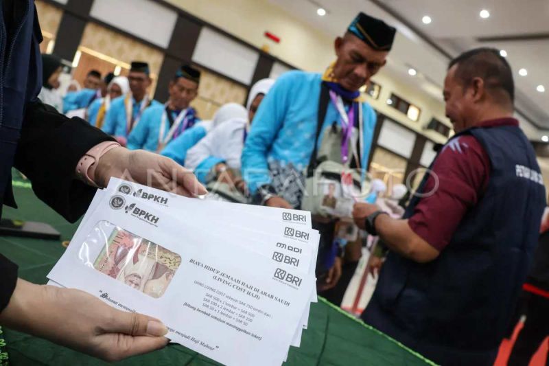 Kloter Pertama Besok Berangkat, Jemaah Calon Haji Dibagikan Uang Saku 750 Riyal
