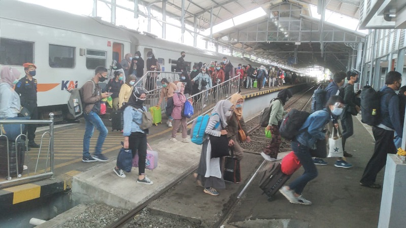 Penumpang KA di Yogyakarta. (Foto: MP/Teresa Ika)
