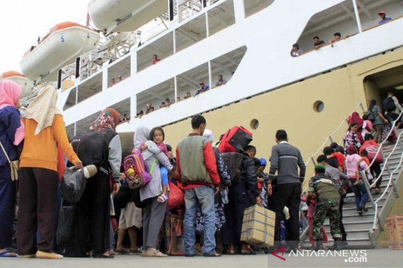 Mudik lebaran menjadi tradisi tahunan saat penumpang kapal di pelabuhan laut Biak.(ANTARA Papua/HO-Pelni)