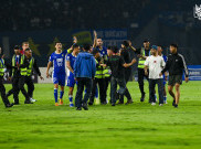Enggan Salahkan Bobotoh atas Kericuhan di GBLA Usai Persib Jamu Ratchaburi, Umuh Muchtar Sebut Wasit Sangat ‘Parah’