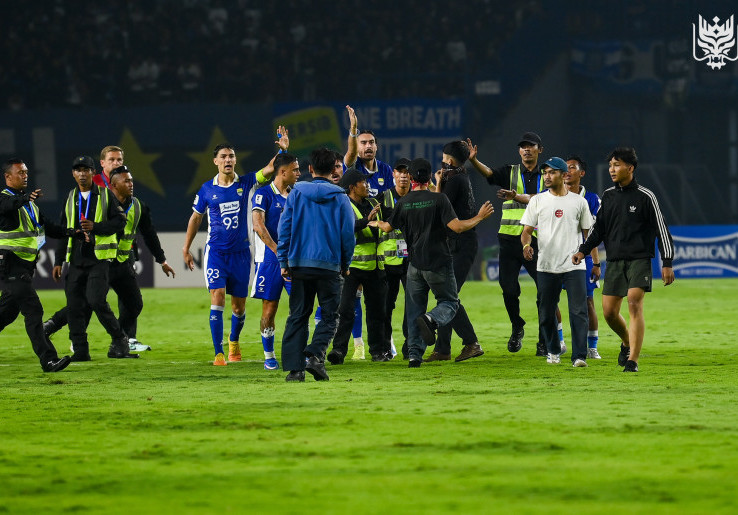 Enggan Salahkan Bobotoh atas Kericuhan di GBLA Usai Persib Jamu Ratchaburi, Umuh Muchtar Sebut Wasit Sangat ‘Parah’
