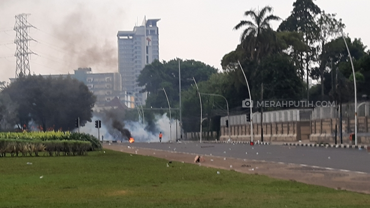   Kerusuhan Pecah di Kawasan Thamrin (MP/Kanugraha)
