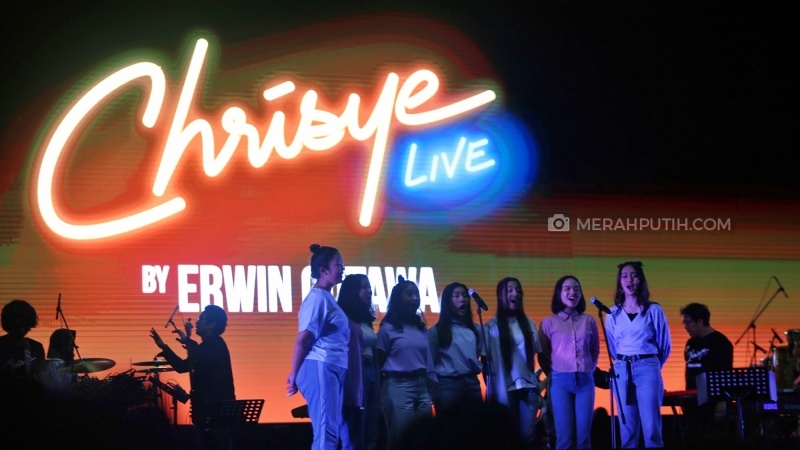 Sosok Chrisye 'Hidup Kembali' di Panggung Synchronize Fest 2019