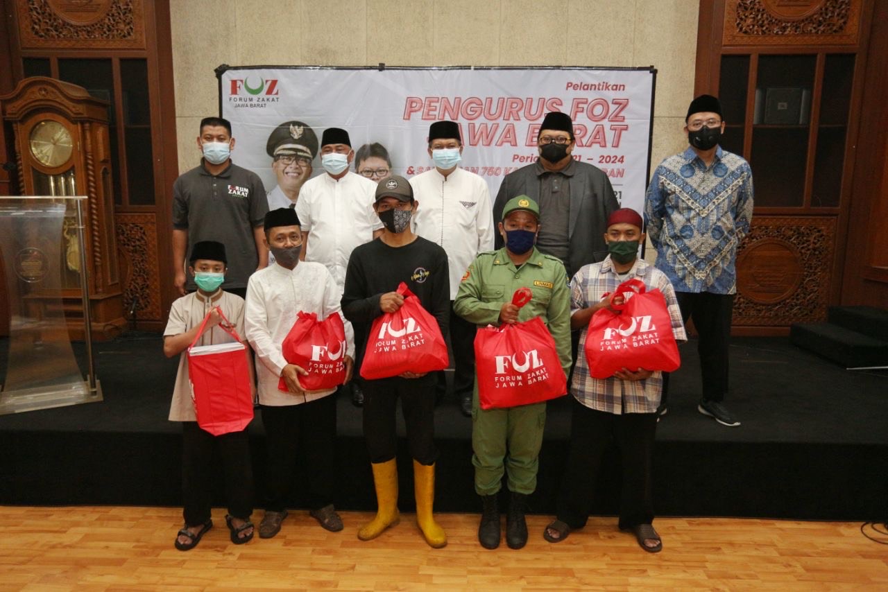 Penyaluran Zakat. (Foto: Antara)