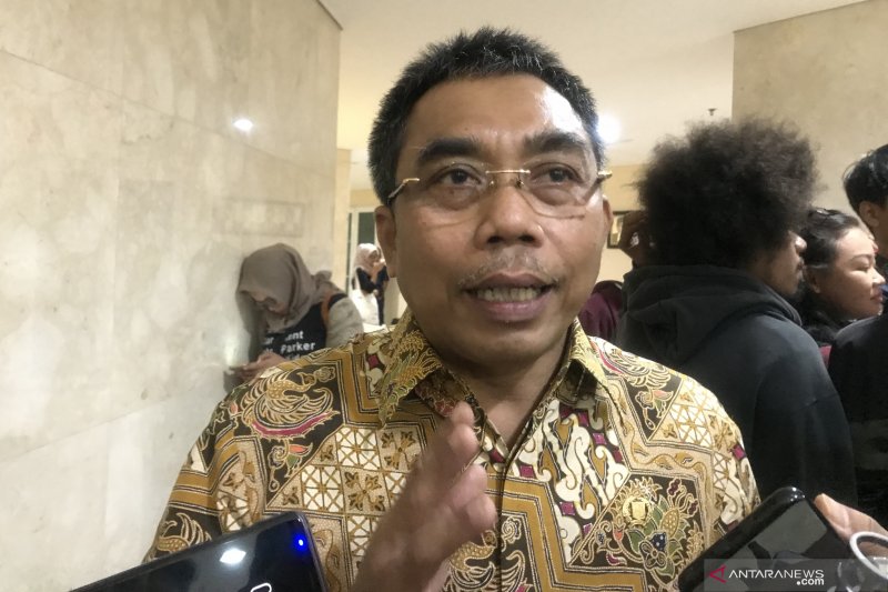  Anggota Komisi A DPRD DKI Jakarta Gembong Warsono ditemui di Gedung DPRD DKI Jakarta, Jakarta Pusat, Senin (1/7/2019). (ANTARA/Arindra Meodia)