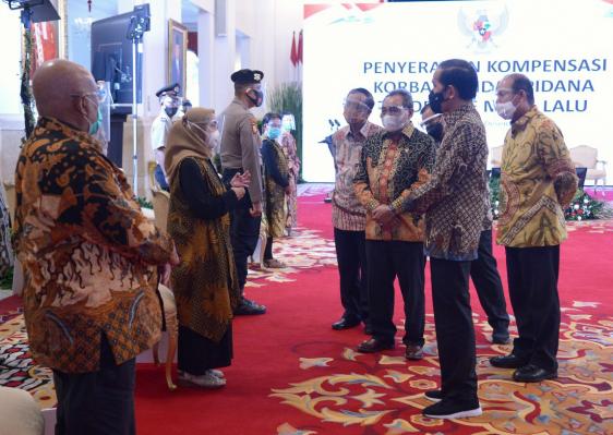 Pemberian kompensasi pada korban terorisme. (Foto: LPSK)